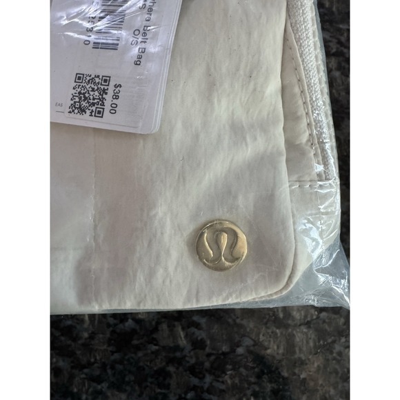 Lululemon Everywhere Belt Bag 1L White Opal NWT READY TO SHIP!! - Picture 2 of 4